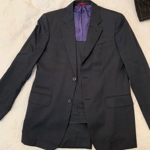 Carolina Herrera men’s dark blue suit.